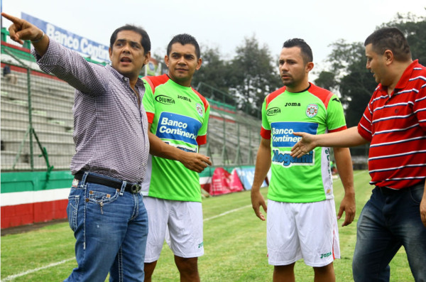 Amado Guevara y Alfredo Mejía presentados en el Marathón